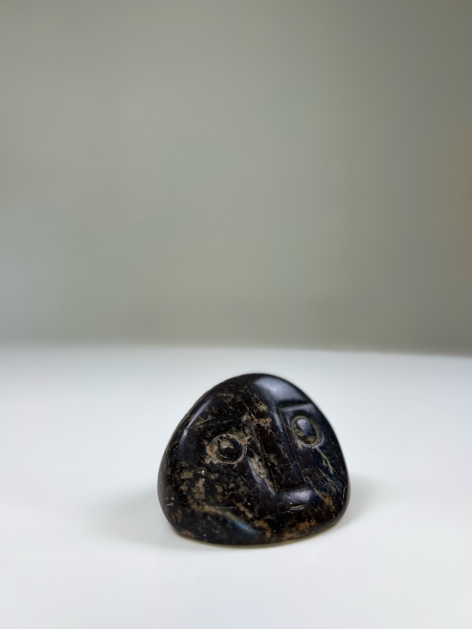 Henry Munyaradzi ’Face in Cobalt Stone’ - cobalt stone | 9 cm x 13 cm x 9 cm (3.5 in x 5.1 in x 3.5 in)