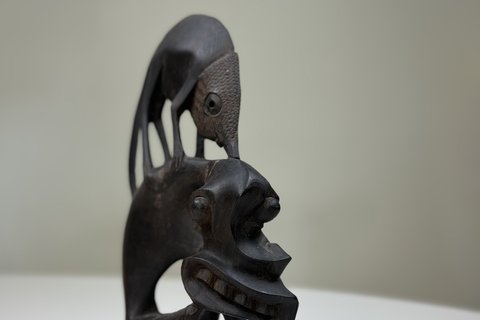 Kashimiri Matayo 'Shetani with Chameleon' 1984 - ebony | 38 cm (15.0 in)